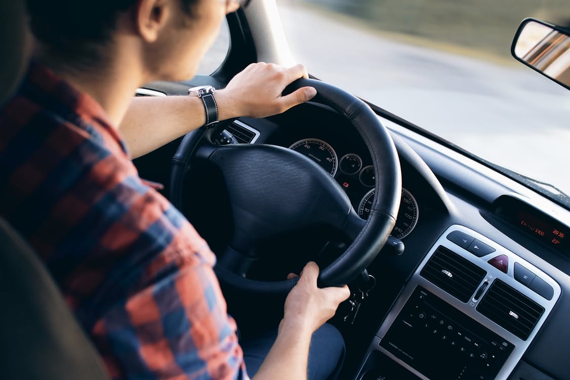 debo incluir a mi hijo en el seguro de coche como conductor peris correduria de seguros pxl